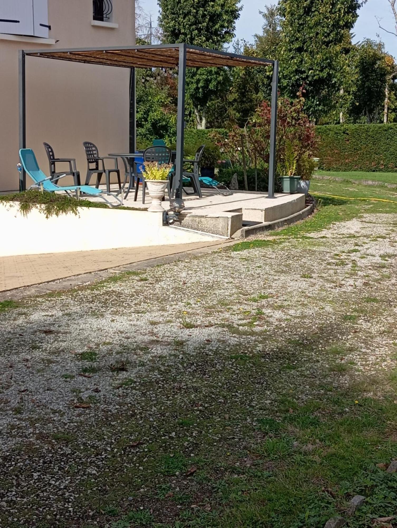 La Salamandre De Chazelles 16 Bed & Breakfast Exterior photo